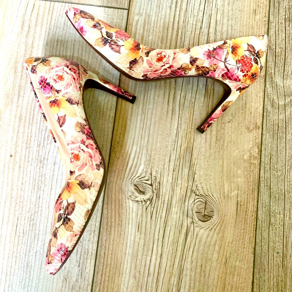 EUC! Cole Haan floral pumps size 7.5